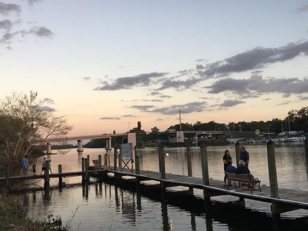 The Rivers Edge Motel