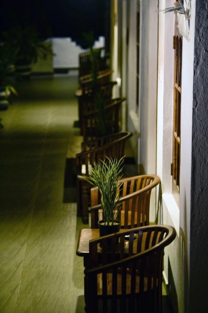 Hotel Happy Night & Restaurant