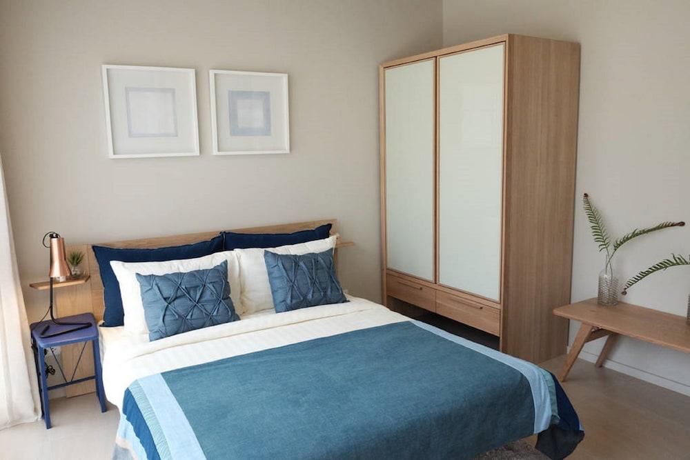 Baan Thew Talay Blue Sapphire