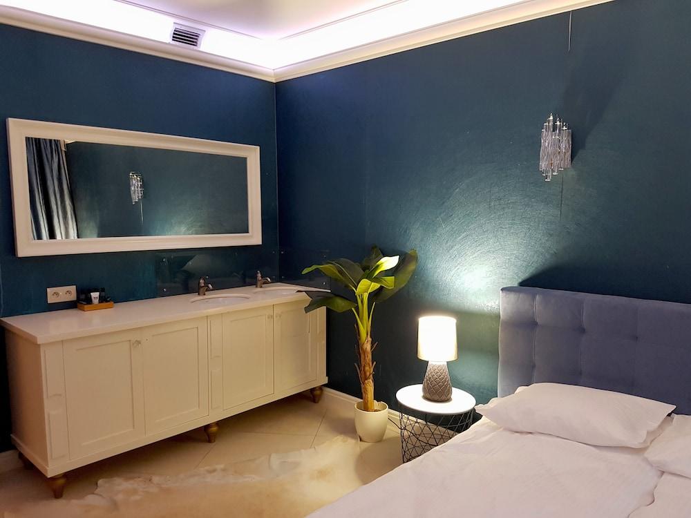 A11 Apartments & SPA Dermique