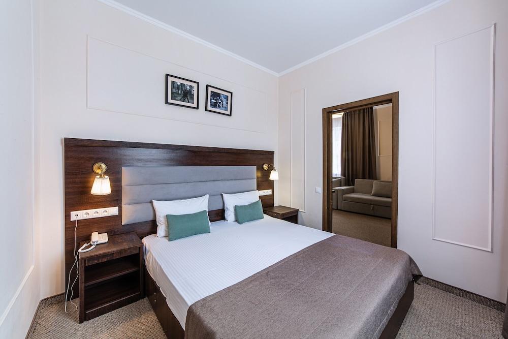 Democratia Ultra All Inclusive