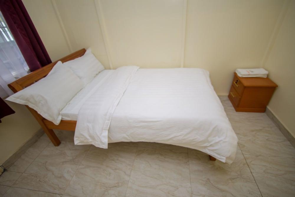 Balis Best Bar and Resort