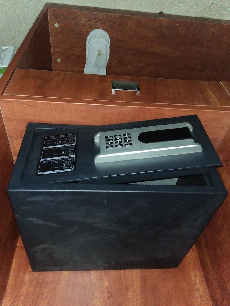 Tea Tot Paradise Hotel