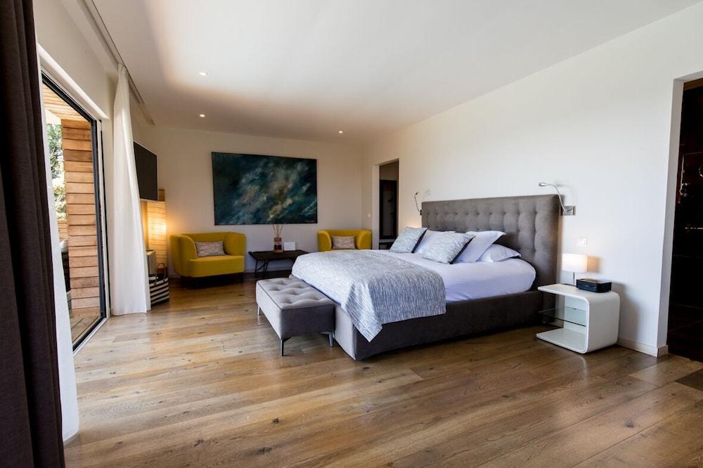 Swim Lodge Hotel Porto Vecchio