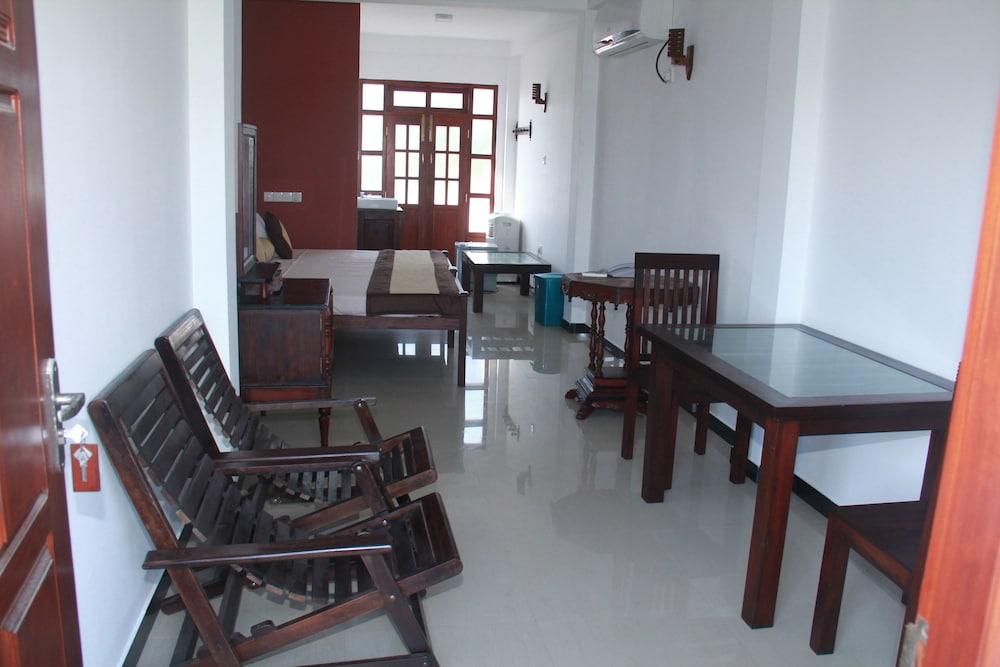 Ravindra Hotel and Restaurant