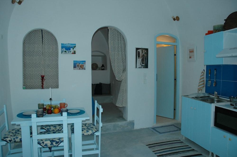 Black Rock Traditional Rooms