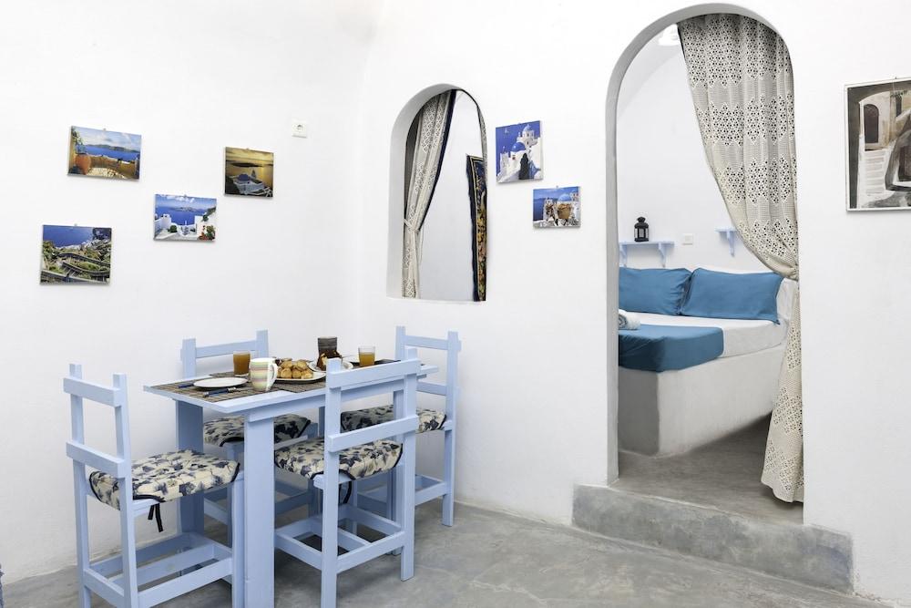 Black Rock Traditional Rooms