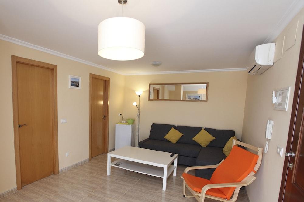 Dénia24 Apart & Hostel Beniarbeig