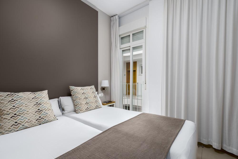 Suites del Pintor Historial Center, by Hoteles con Cultura