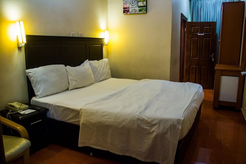 Island Heights Hotel