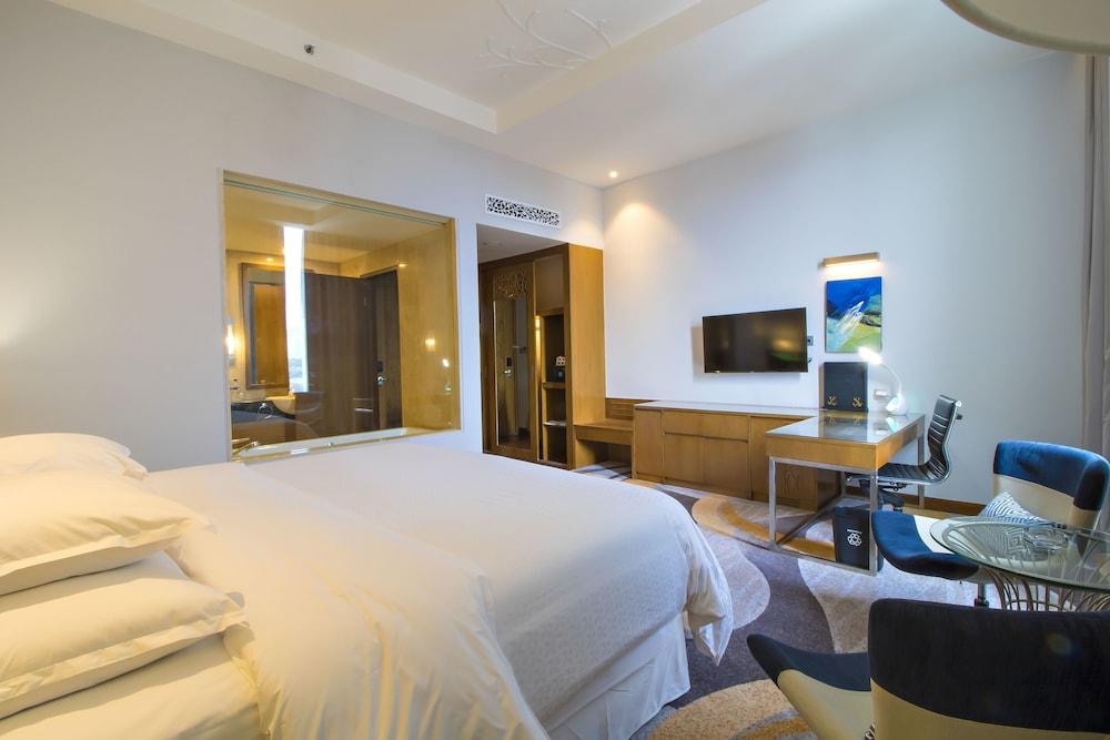 Four Points by Sheraton Manado