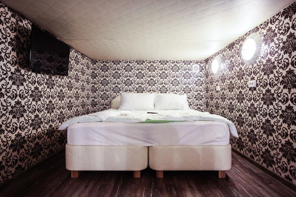 Samsonov hotel on Nevsky 23