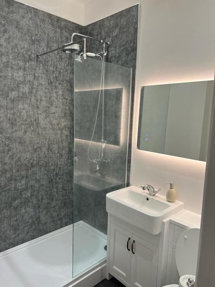 Harmondsworth Hall Guest House Heathrow