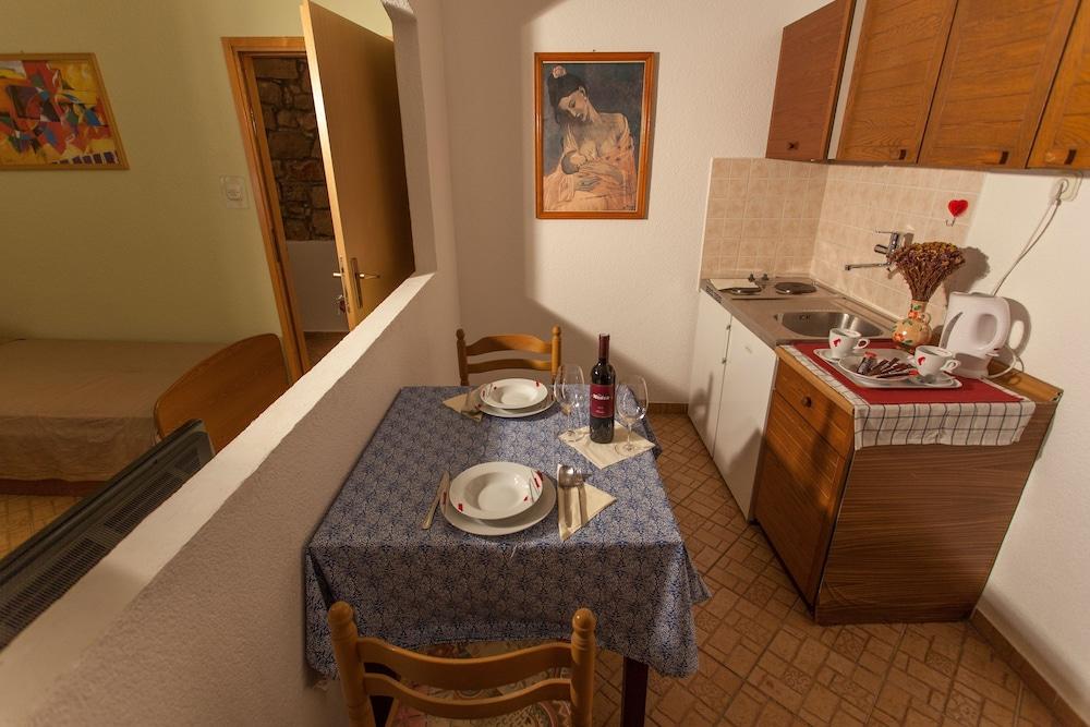 Guest House Floreus Cres