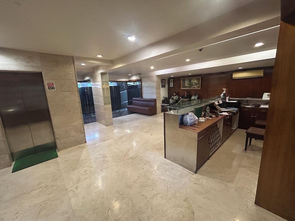 Hotel Lucky Goregaon