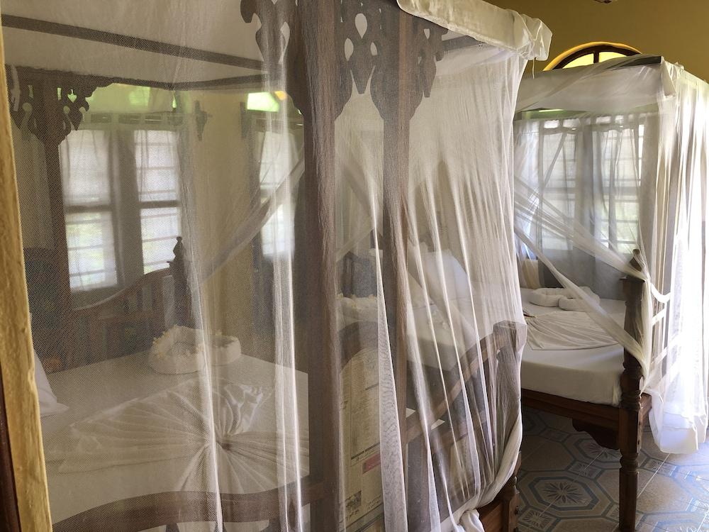 Blue Earth Beach Bungalows