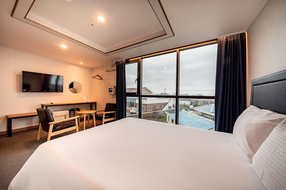 Sunrise Hotel Seopjikoji