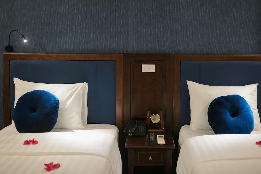 Holiday Emerald Hotel