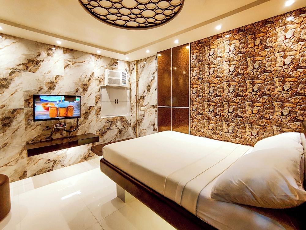 One Serenata Hotel Bacao