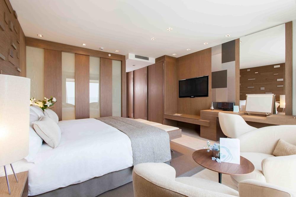 The Oasis by Don Carlos Resort