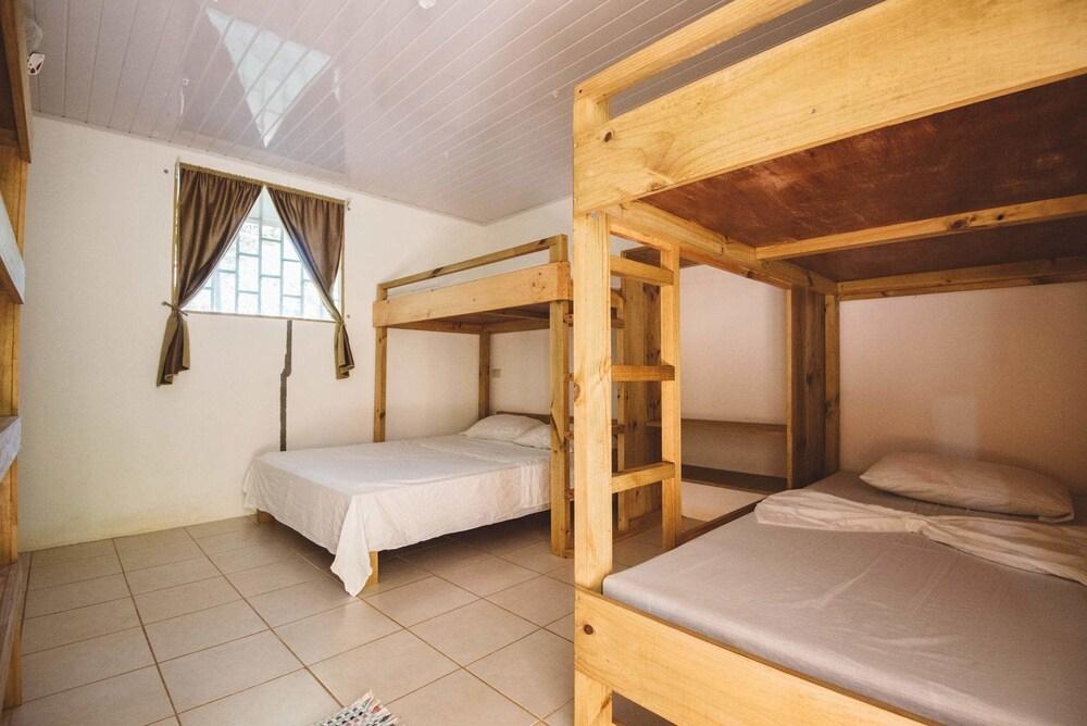 Drake Bay Backpackers