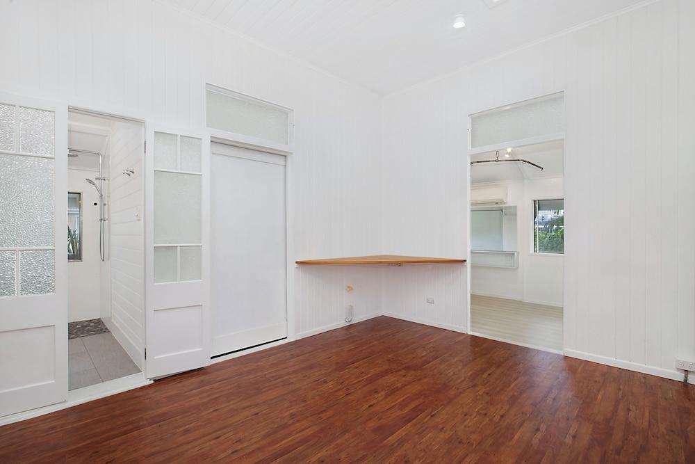 Gladstone Backpackers