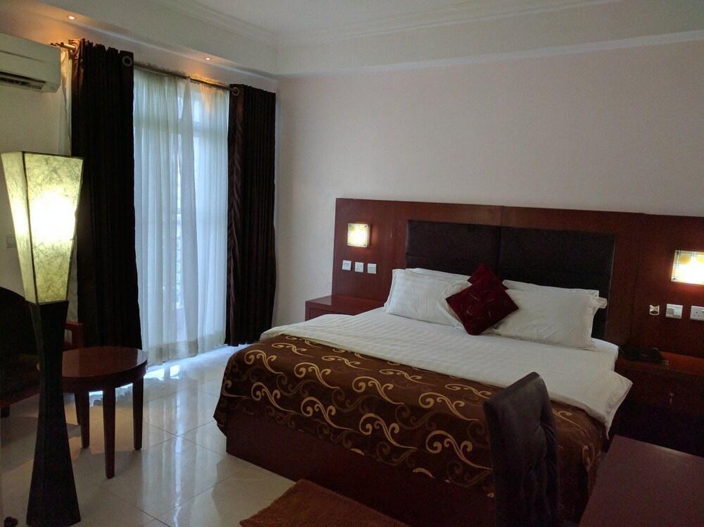 Marco Polo Hotel & Suites