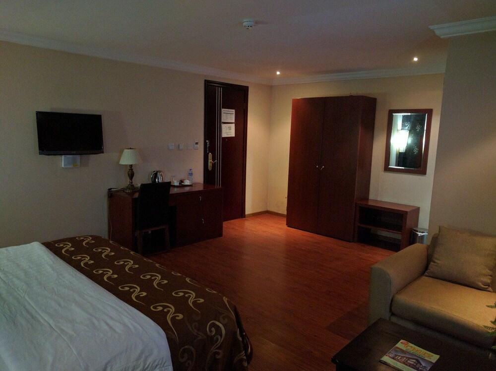 Marco Polo Hotel & Suites