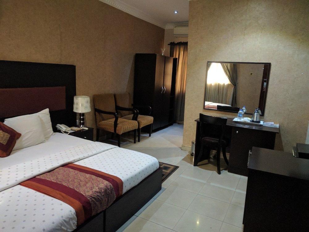 Whitehouse Hotels & Conference Centre