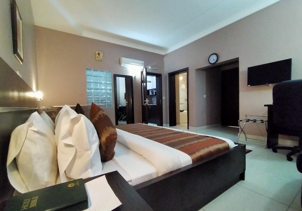 Sheer Luxury Apartments & Suites