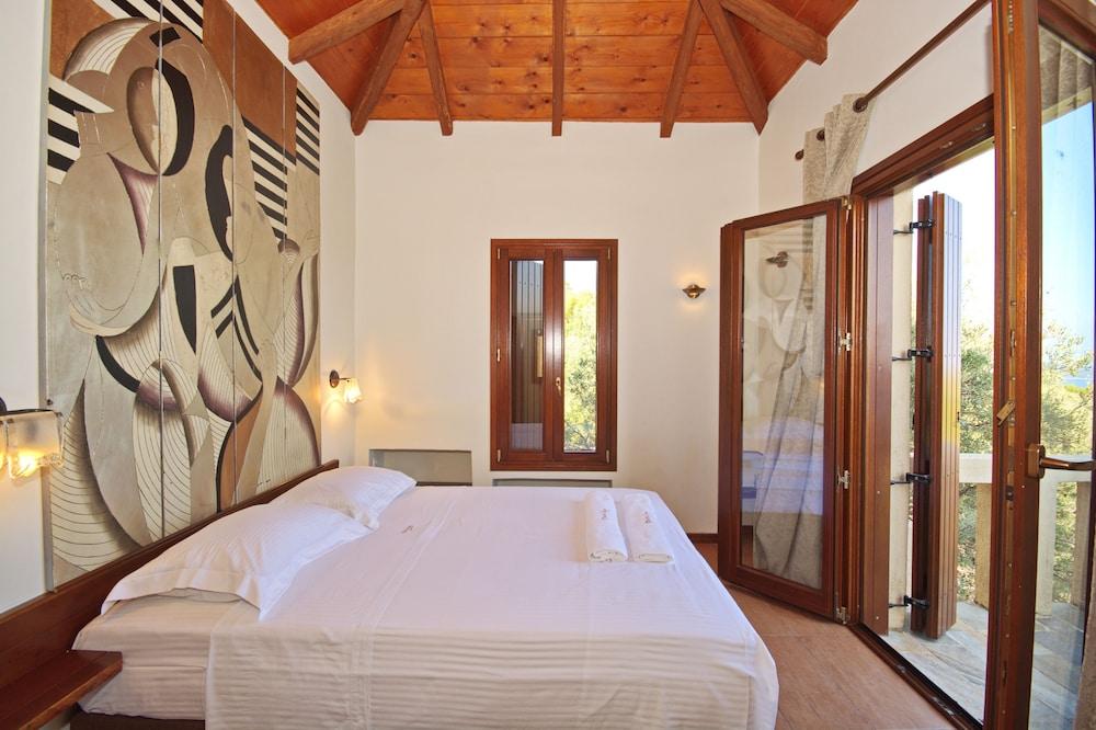 Poikilma Alonissos Villas