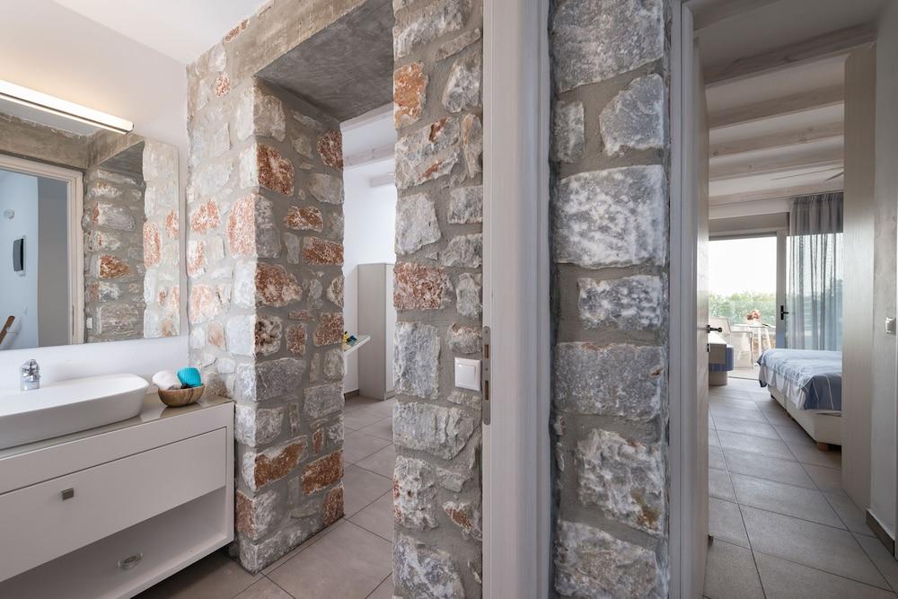 Cedar Bay Beachside Villas