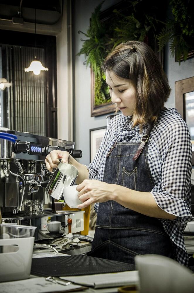 Goodfellas Thong Lor Hostel