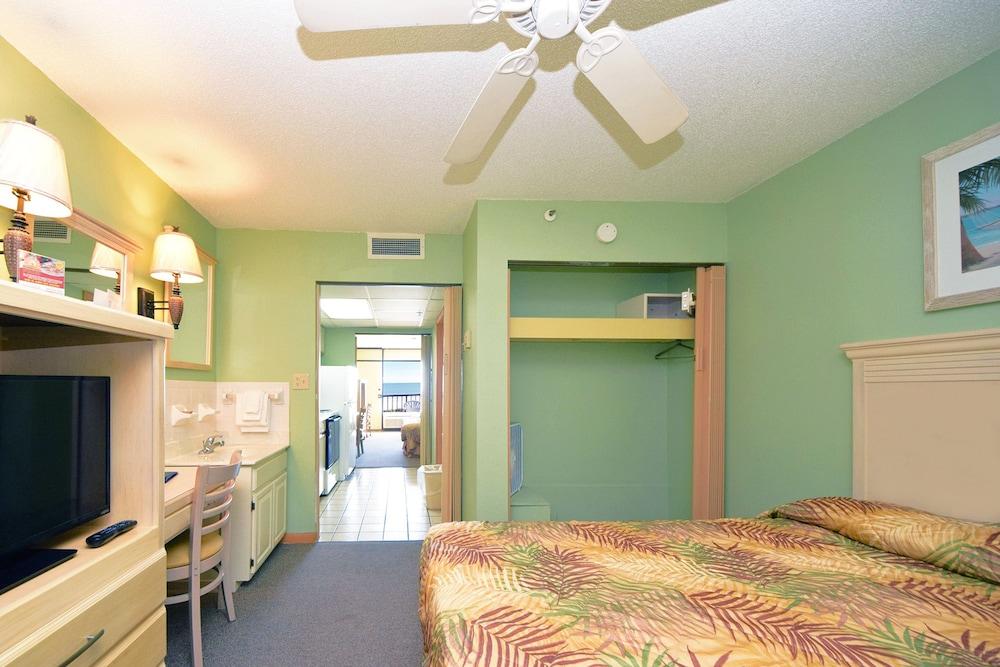 Holiday Sands North On the Boardwalk