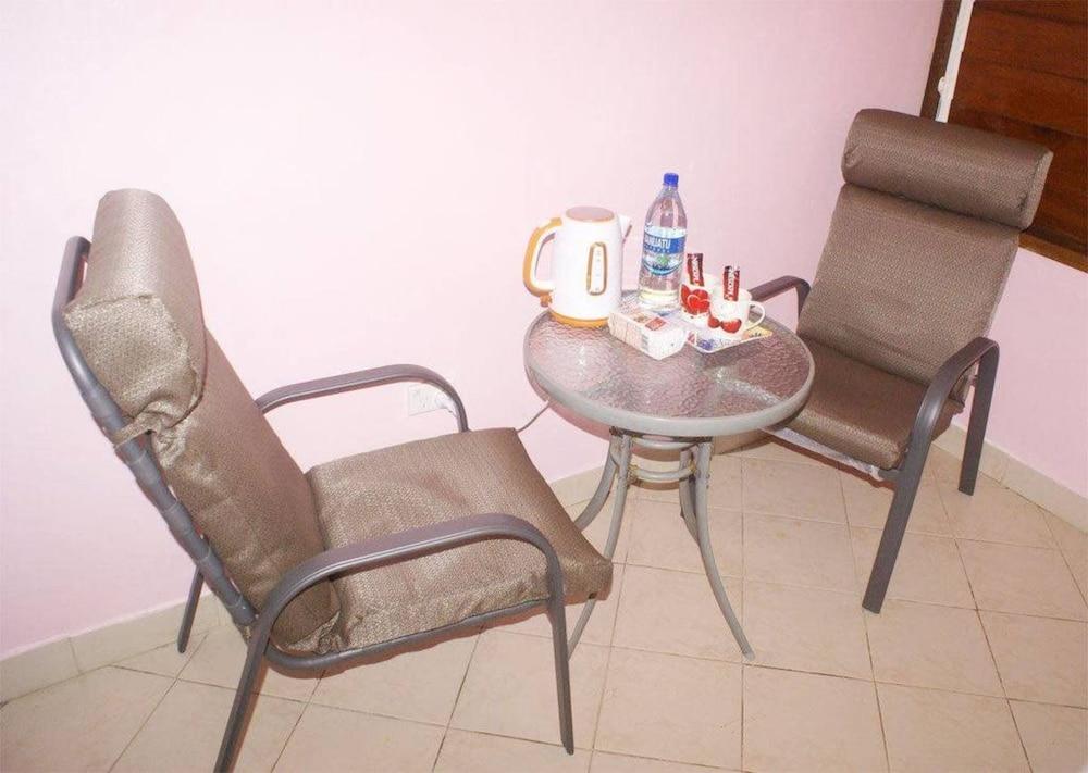 Bluepango Guest House - Hostel