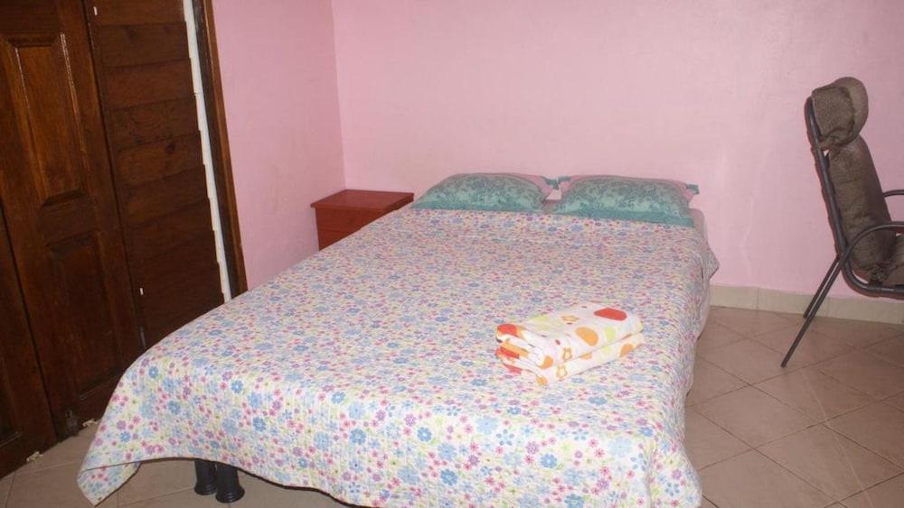 Bluepango Guest House - Hostel