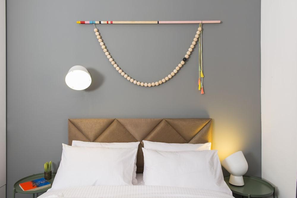 Mr. Brooklyn - By TLV2GO