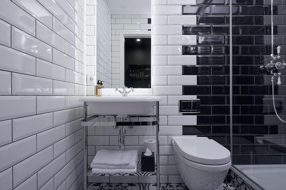 105 - A Townhouse Hotel