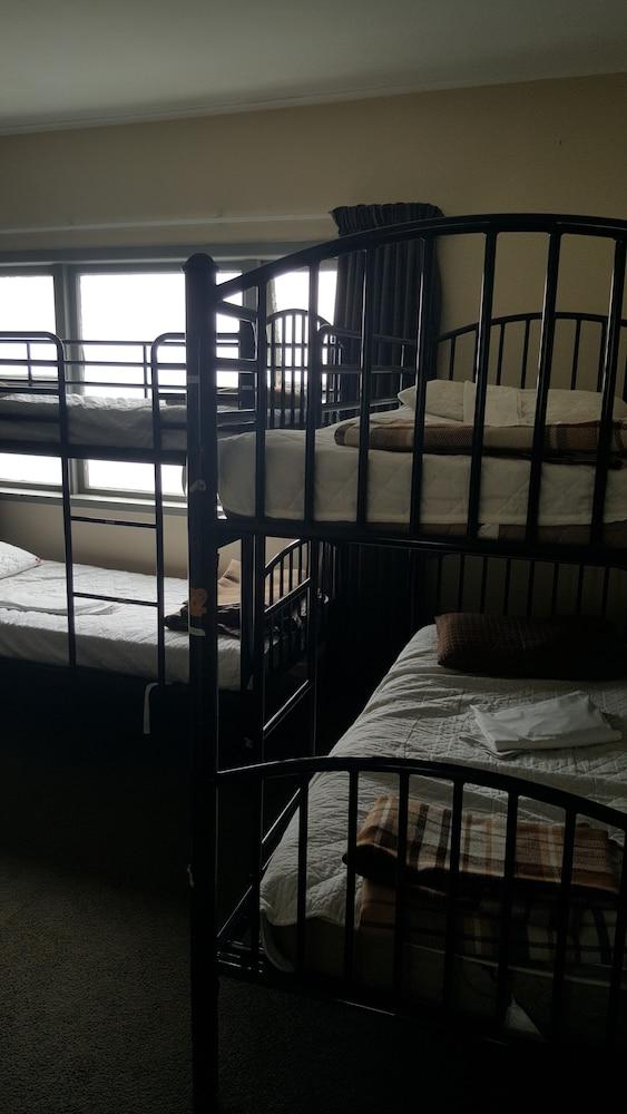 Kiwi Airport Backpackers