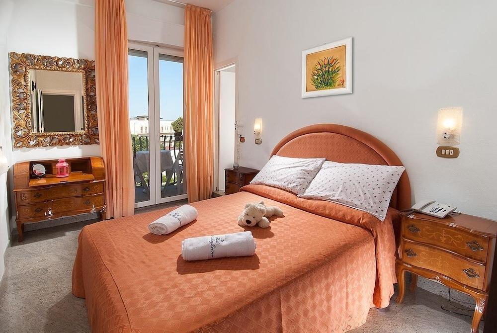 Mayflower Beach Hotel