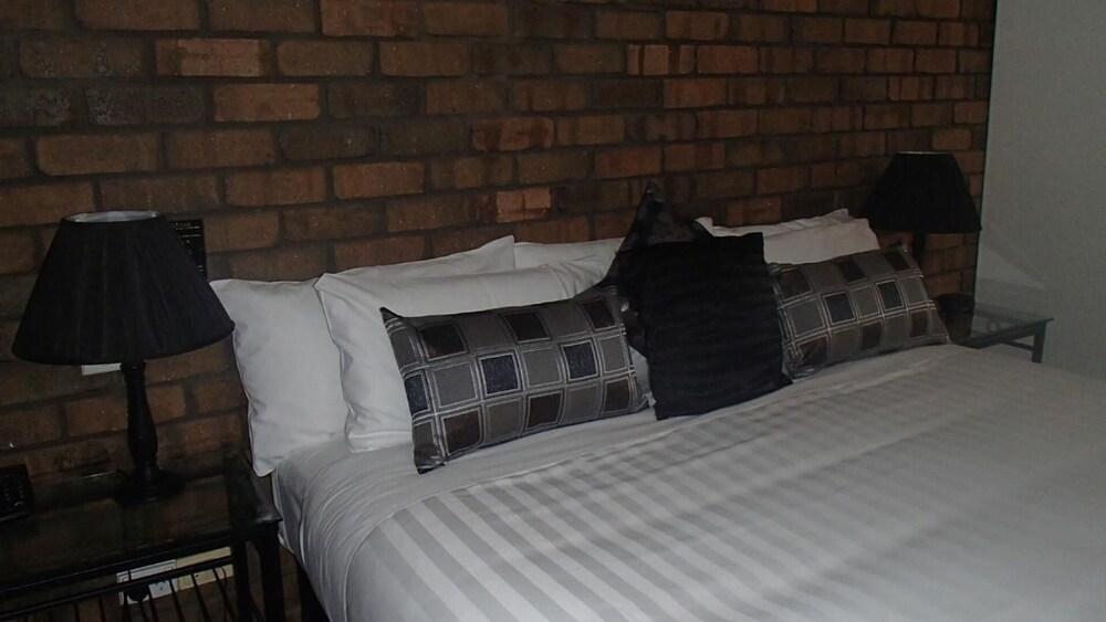 City Colonial Motor Inn