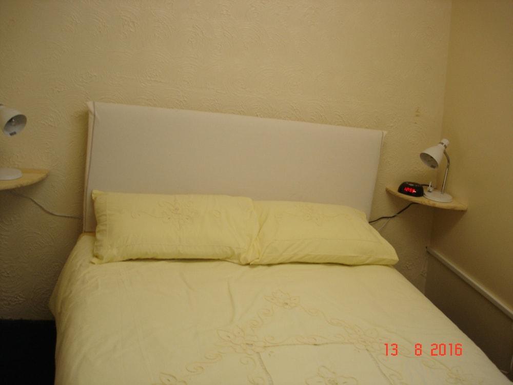 Broxbourne Riverside Chalets