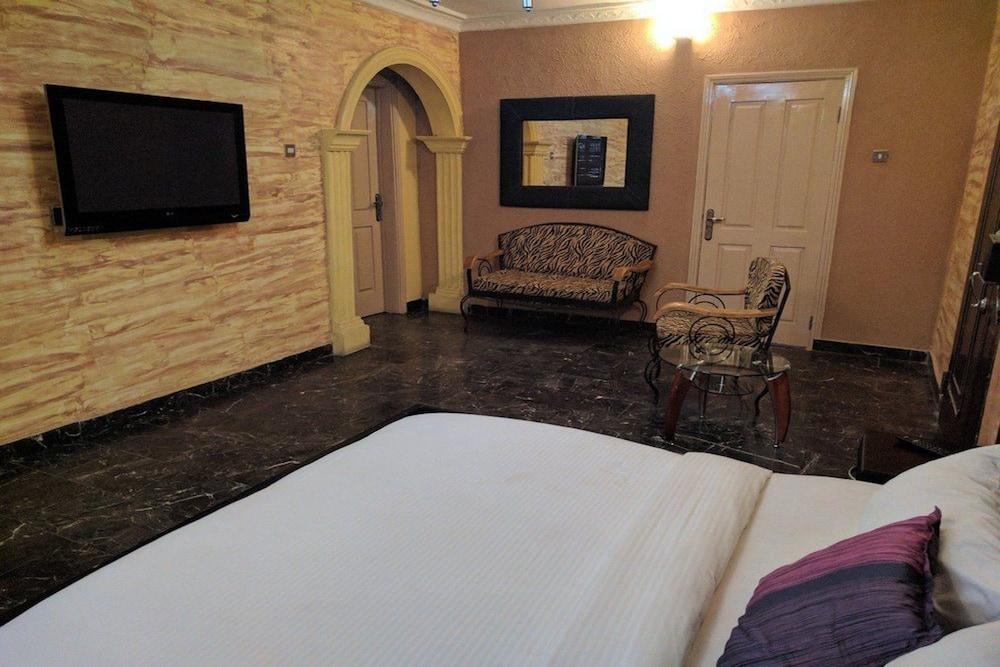 Porschester Hotel and Suite