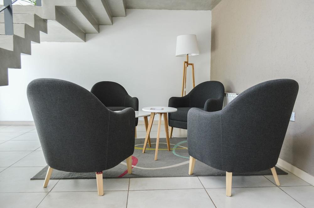 Leloir Suites & Meetings