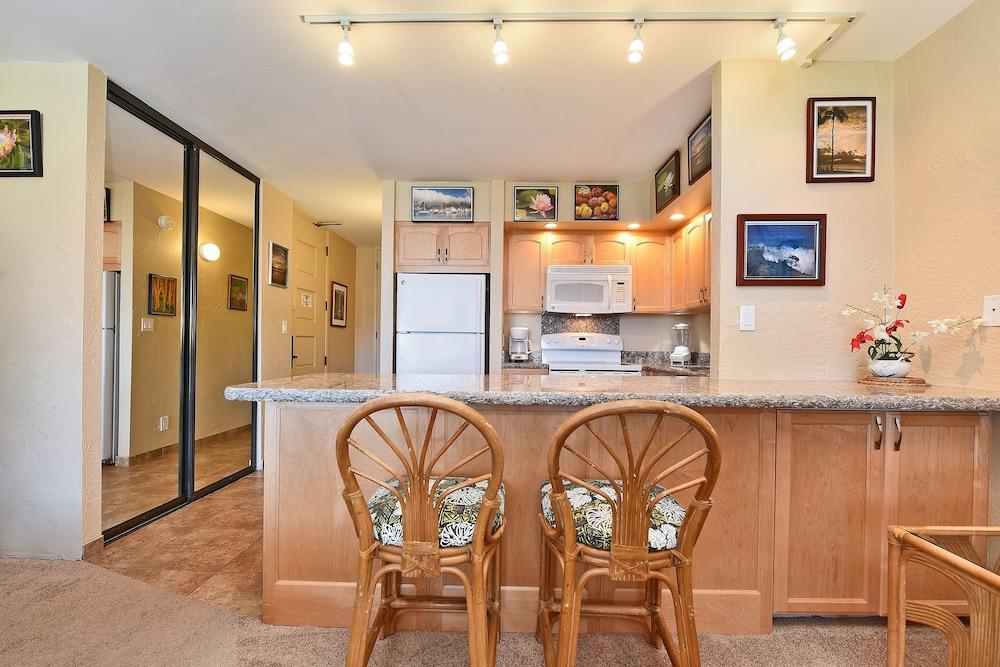 Papakea #b207 Studio Bedroom Condo by RedAwning