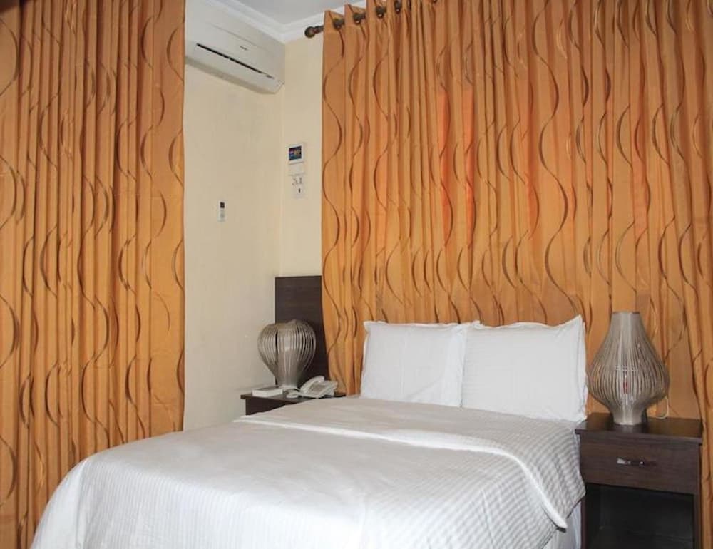 Tyndale Residence Ltd