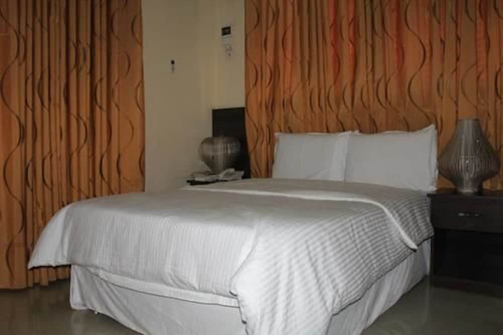 Tyndale Residence Ltd