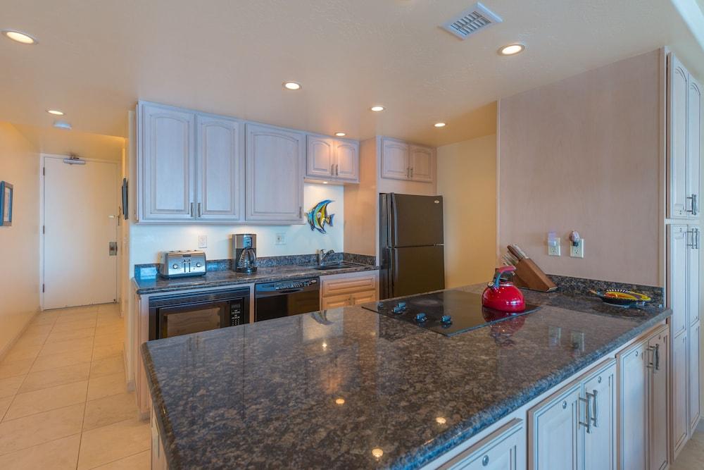 Kahana Reef 402 by RedAwning