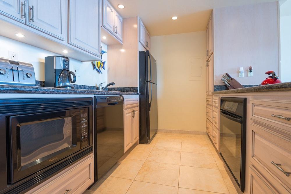 Kahana Reef 402 by RedAwning