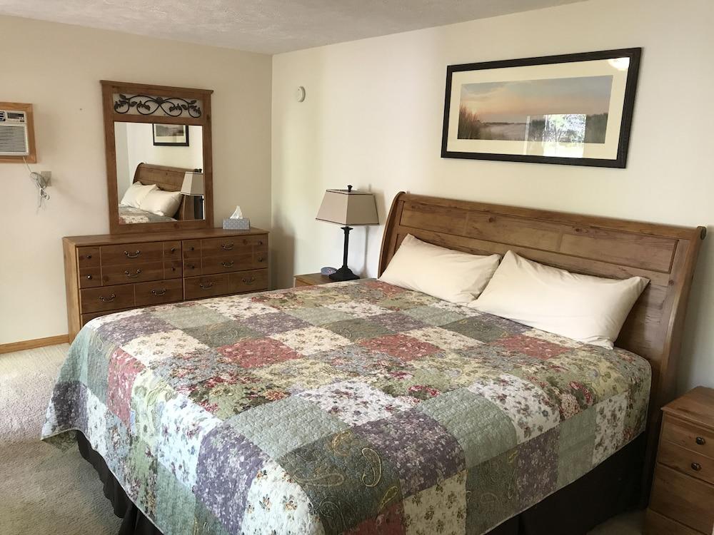 M-22 Inn Suttons Bay